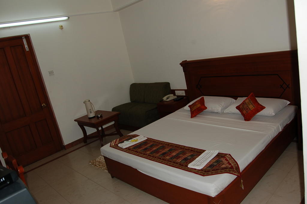 Hotel Kanishka Phg Bengaluru Szoba fotó