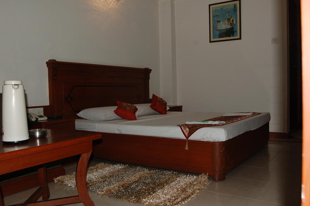 Hotel Kanishka Phg Bengaluru Szoba fotó